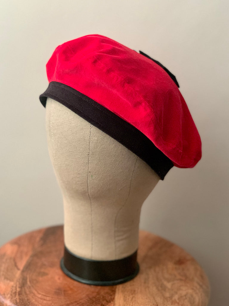 Black Red Beret – Anna Chocola
