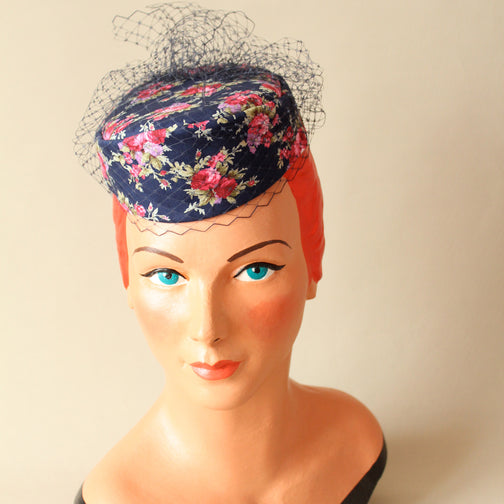 "KISS ME!" Pillbox Hat - Anna Chocola®